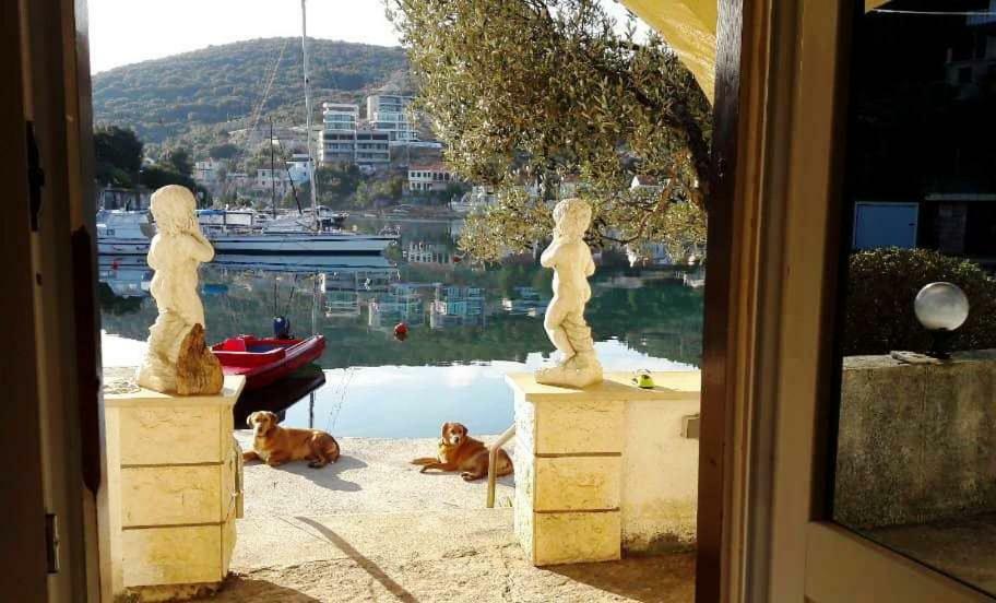 Apartmans And Rooms Dunjini Dvori كورتْشولا المظهر الخارجي الصورة